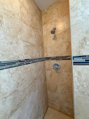 7522 HOLLOWELL DRIVE, Tampa, FL 33615