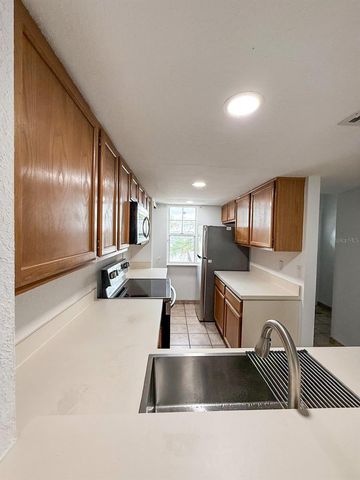 7522 HOLLOWELL DRIVE, Tampa, FL 33615