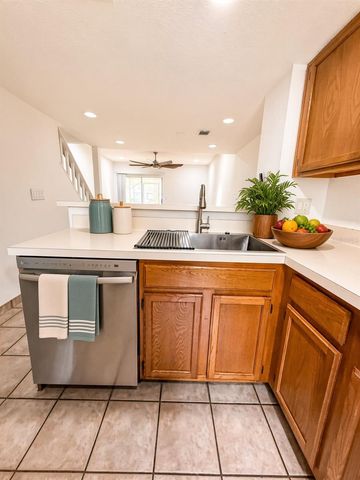 7522 HOLLOWELL DRIVE, Tampa, FL 33615