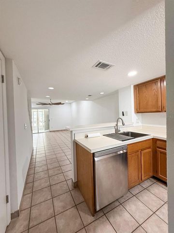 7522 HOLLOWELL DRIVE, Tampa, FL 33615