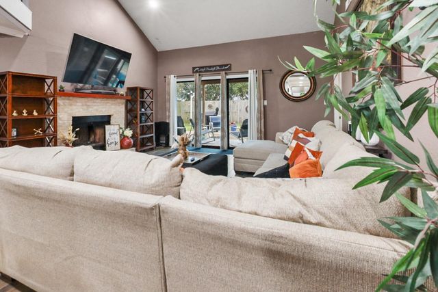 4505 Country Club View, Baytown, TX 77521