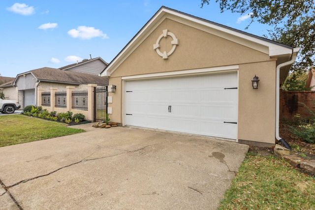 4505 Country Club View, Baytown, TX 77521