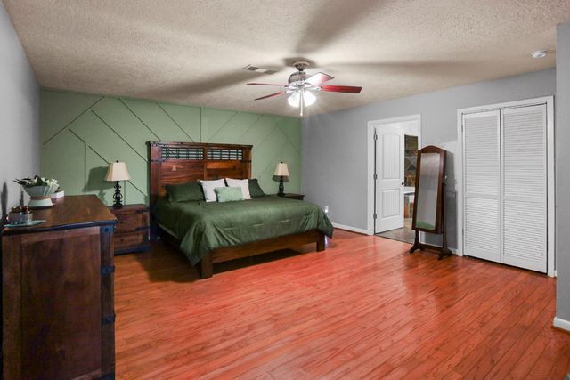 4505 Country Club View, Baytown, TX 77521