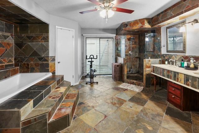 4505 Country Club View, Baytown, TX 77521