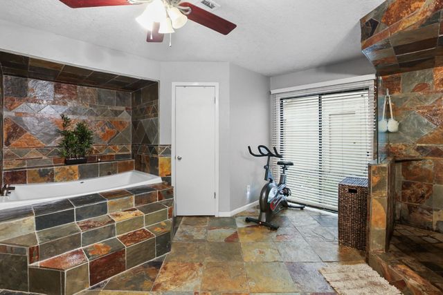 4505 Country Club View, Baytown, TX 77521