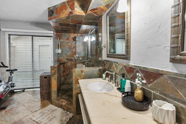 4505 Country Club View, Baytown, TX 77521