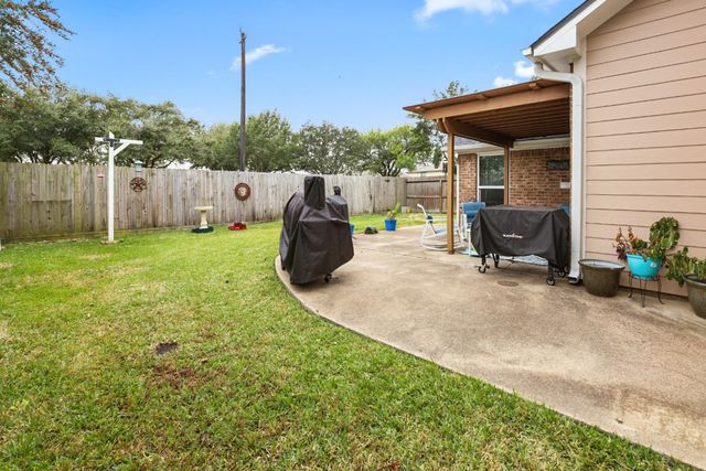 4505 Country Club View, Baytown, TX 77521