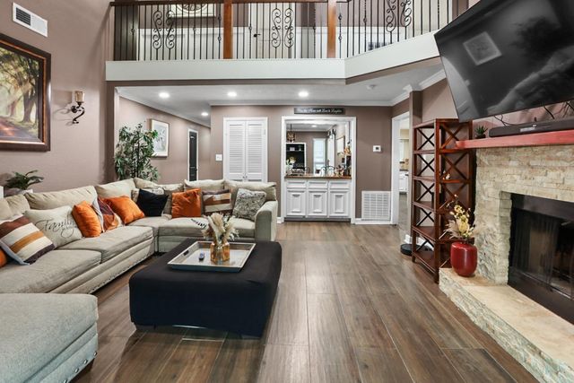 4505 Country Club View, Baytown, TX 77521