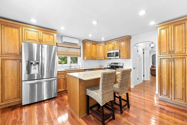 807 N Eastern Ave, Fall River, MA 02720