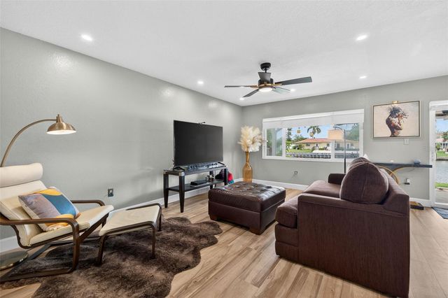 6537 CAPE HATTERAS WAY NE 1, St Petersburg, FL 33702