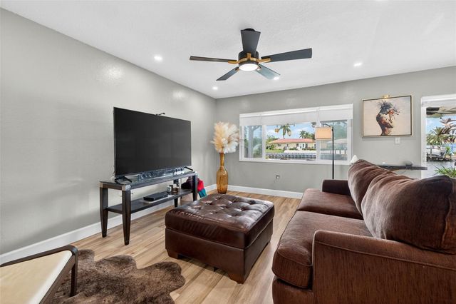 6537 CAPE HATTERAS WAY NE 1, St Petersburg, FL 33702