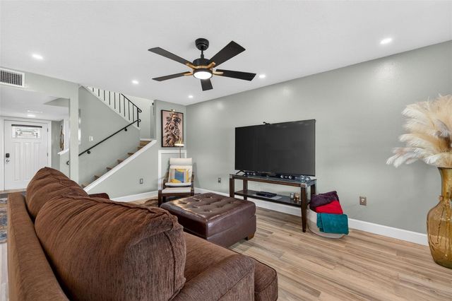 6537 CAPE HATTERAS WAY NE 1, St Petersburg, FL 33702