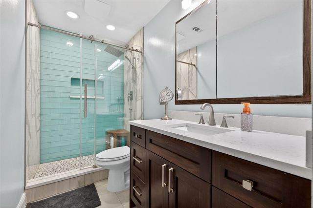 6537 CAPE HATTERAS WAY NE 1, St Petersburg, FL 33702