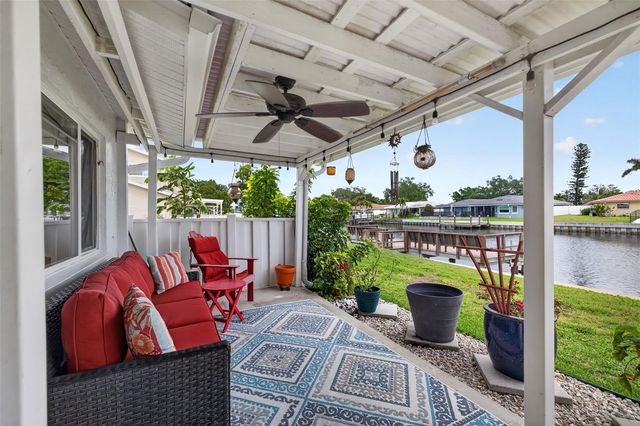 6537 CAPE HATTERAS WAY NE 1, St Petersburg, FL 33702