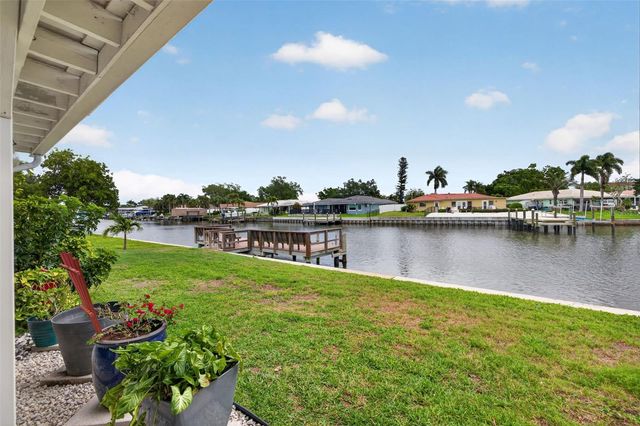 6537 CAPE HATTERAS WAY NE 1, St Petersburg, FL 33702