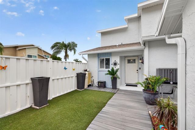 6537 CAPE HATTERAS WAY NE 1, St Petersburg, FL 33702