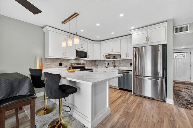 6537 CAPE HATTERAS WAY NE 1, St Petersburg, FL 33702