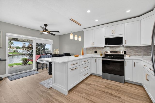 6537 CAPE HATTERAS WAY NE 1, St Petersburg, FL 33702