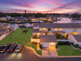 6537 CAPE HATTERAS WAY NE 1, St Petersburg, FL 33702