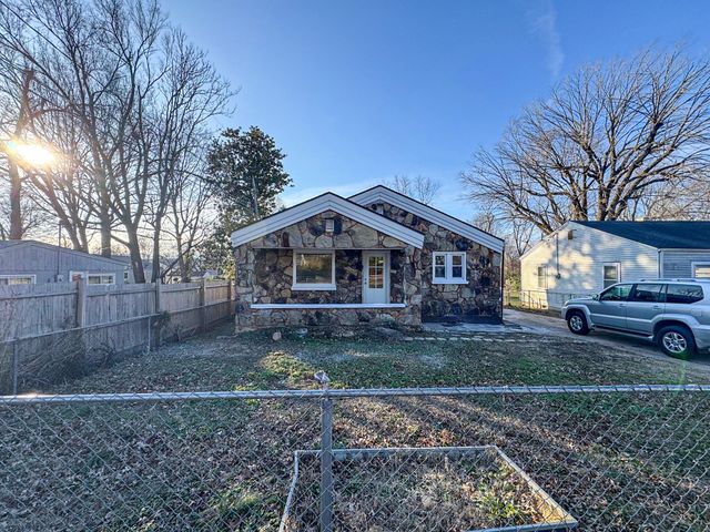 1440 E Locust Street, Springfield, MO 65803