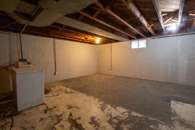 1440 E Locust Street, Springfield, MO 65803