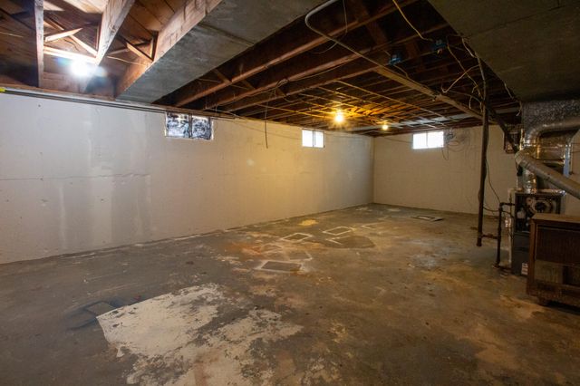 1440 E Locust Street, Springfield, MO 65803