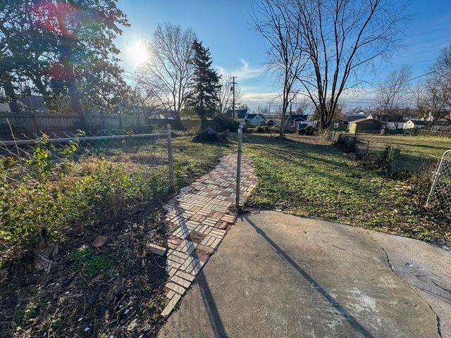 1440 E Locust Street, Springfield, MO 65803