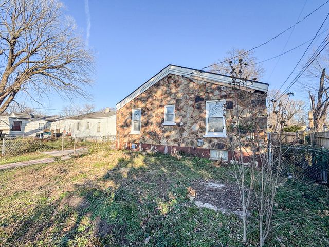 1440 E Locust Street, Springfield, MO 65803