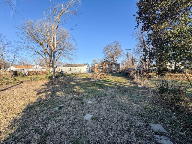 1440 E Locust Street, Springfield, MO 65803