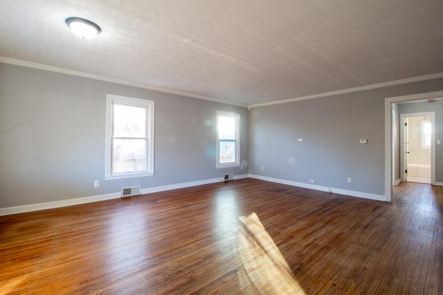 1440 E Locust Street, Springfield, MO 65803