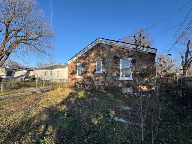 1440 E Locust Street, Springfield, MO 65803