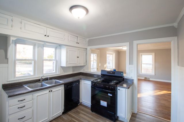 1440 E Locust Street, Springfield, MO 65803