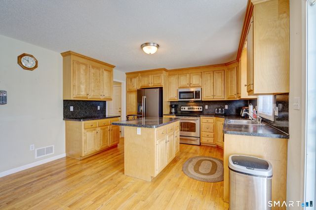 672 Laurel Grove Road, Middletown, CT 06457