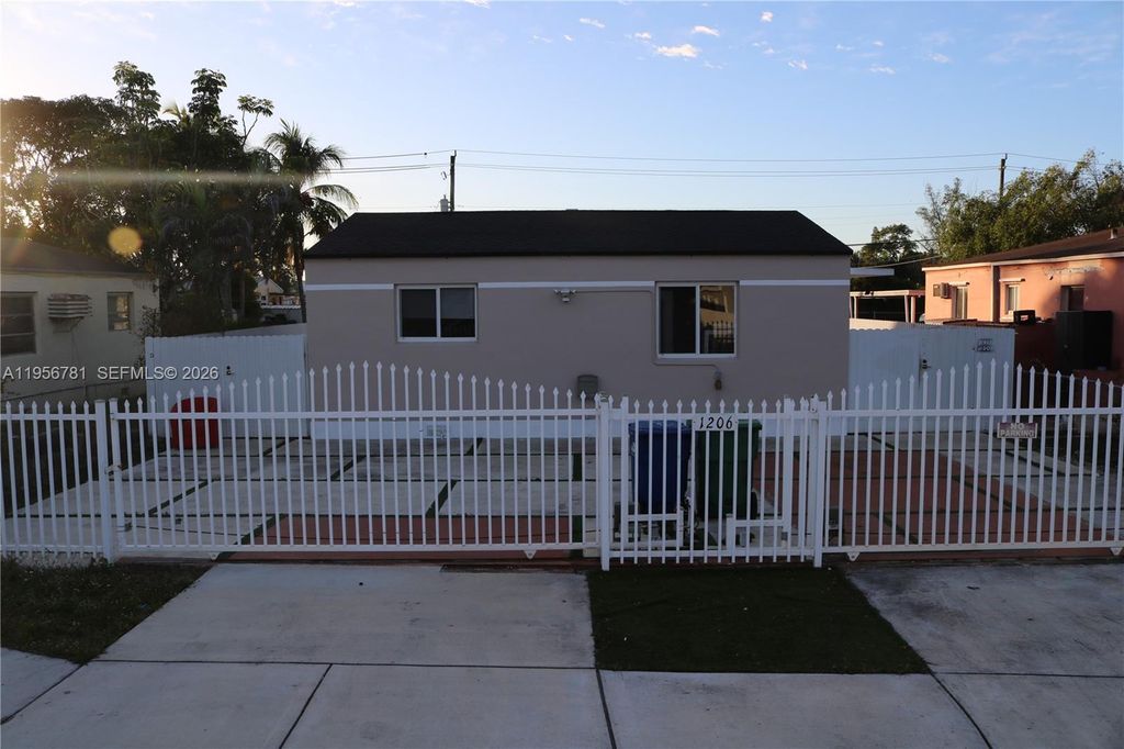 1206 Rutland St, Opa-locka, FL 33054