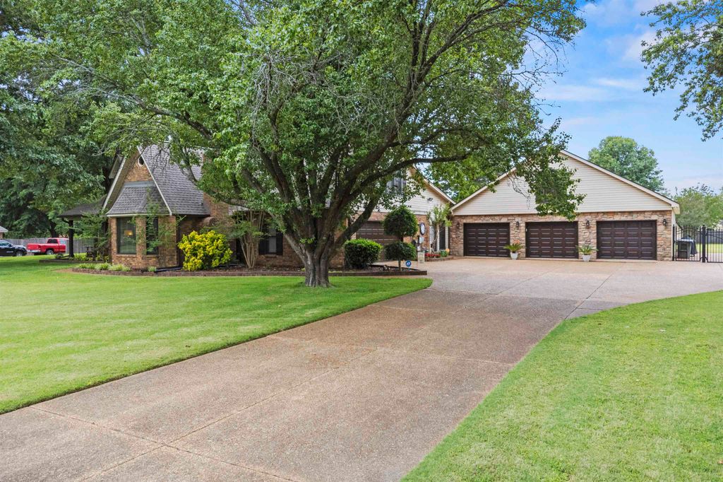 3215 ALFRED DR, Bartlett, TN 38133