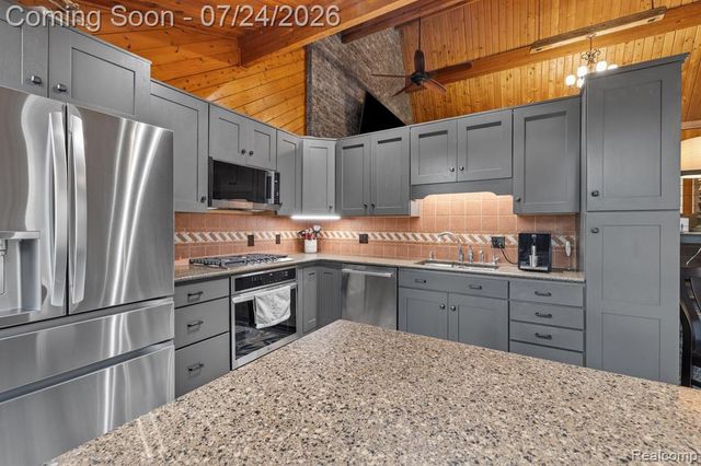 7337 Driftwood Drive, Fenton, MI 48430