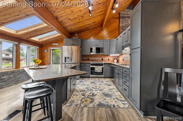 7337 Driftwood Drive, Fenton, MI 48430