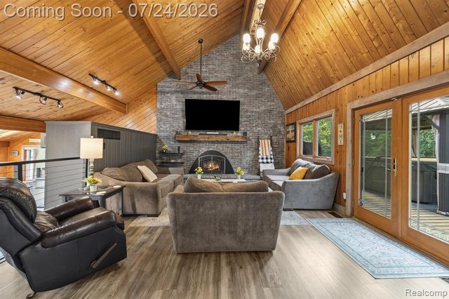 7337 Driftwood Drive, Fenton, MI 48430
