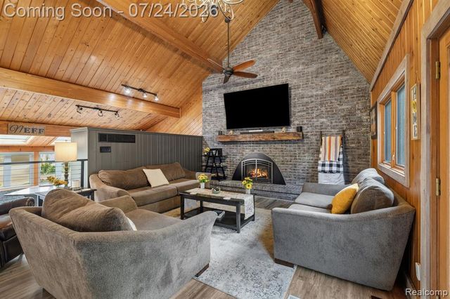 7337 Driftwood Drive, Fenton, MI 48430