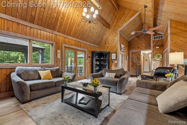 7337 Driftwood Drive, Fenton, MI 48430