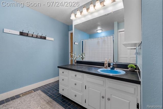 7337 Driftwood Drive, Fenton, MI 48430