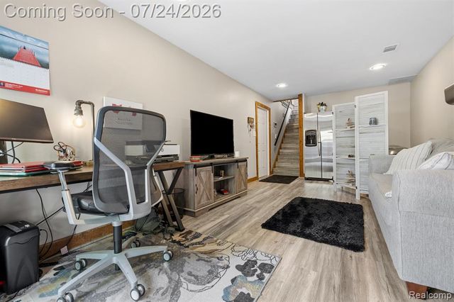 7337 Driftwood Drive, Fenton, MI 48430