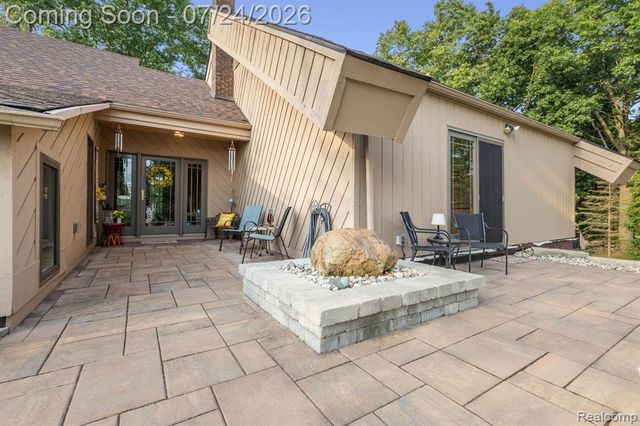 7337 Driftwood Drive, Fenton, MI 48430