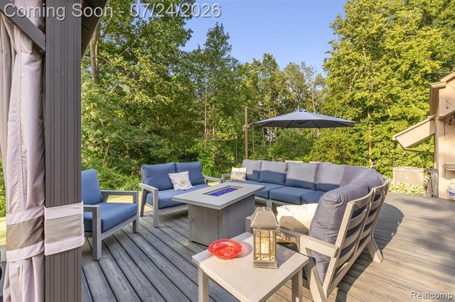 7337 Driftwood Drive, Fenton, MI 48430