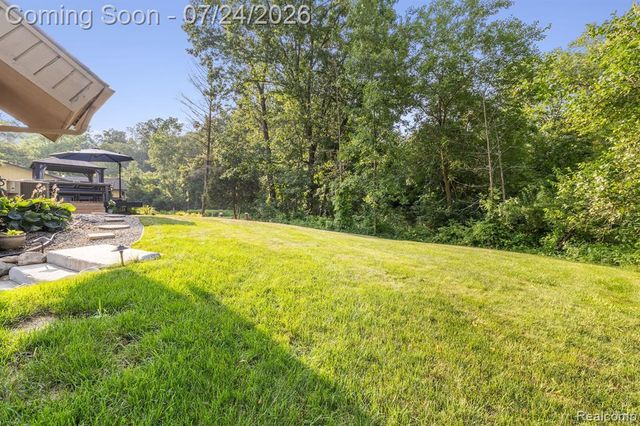 7337 Driftwood Drive, Fenton, MI 48430