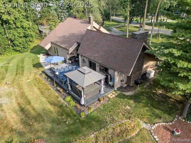 7337 Driftwood Drive, Fenton, MI 48430