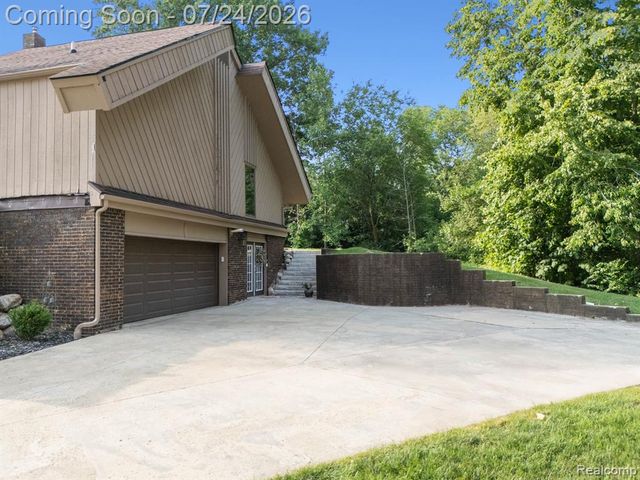 7337 Driftwood Drive, Fenton, MI 48430