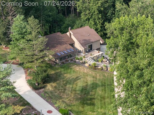 7337 Driftwood Drive, Fenton, MI 48430