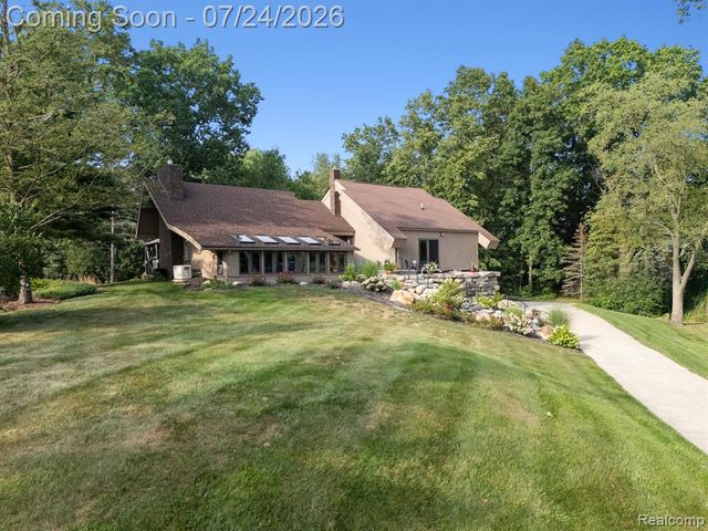 7337 Driftwood Drive, Fenton, MI 48430
