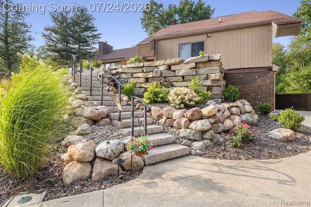 7337 Driftwood Drive, Fenton, MI 48430